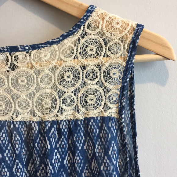 BEING DONATED 7/23 Flowy Printed Sleeveless Blouse - Picture 5 of 7